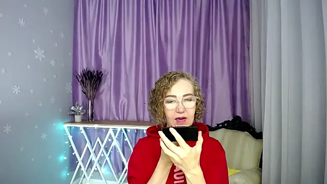Snapshot of queen_a_n_i chatting on June 6, 12:10 pm queen a n i online show from June 6, 12:10 pm