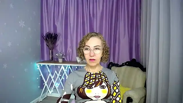 Snapshot of queen_a_n_i chatting on June 21, 7:11 am queen a n i online show from June 21, 7:11 am