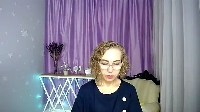 queen a n i online show from July 8, 8:52 am