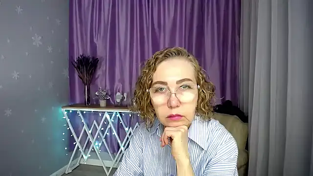 queen a n i online show from July 9, 8:07 am