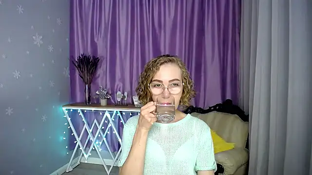 queen a n i online show from July 11, 5:54 am