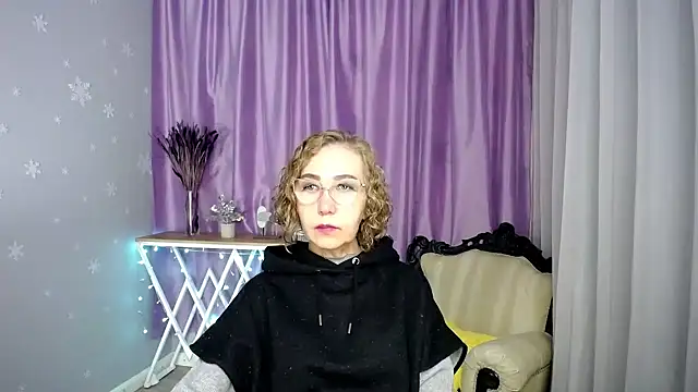 queen a n i online show from July 18, 8:18 am