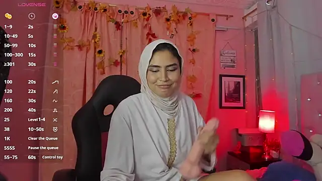 Snapshot of DarshaKhemu chatting on March 18, 11:42 pm DarshaKhemu online show from March 18, 11:42 pm