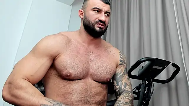 Snapshot of MuscleJohn chatting on December 27, 10:05 pm MuscleJohn online show from December 27, 10:05 pm