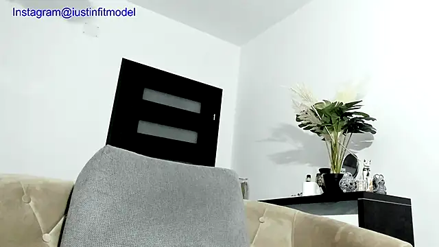 Snapshot of MuscleJohn chatting on November 26, 4:35 am MuscleJohn online show from November 26, 4:35 am