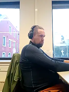 Snapshot of Tj1sen chatting on January 10, 9:23 am Tj1sen online show from January 10, 9:23 am