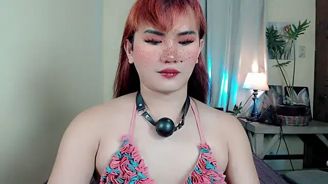Snapshot of beatrice_21 chatting on April 8, 1:44 pm beatrice 21 online show from April 8, 1:44 pm