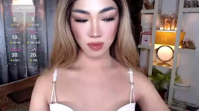 Snapshot of Local_Hoelyx chatting on December 9, 11:04 am Local Hoelyx online show from December 9, 11:04 am