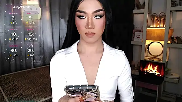 Snapshot of Local_Hoelyx chatting on December 12, 7:59 pm Local Hoelyx online show from December 12, 7:59 pm