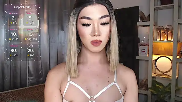 Snapshot of Local_Hoelyx chatting on December 15, 10:26 pm Local Hoelyx online show from December 15, 10:26 pm