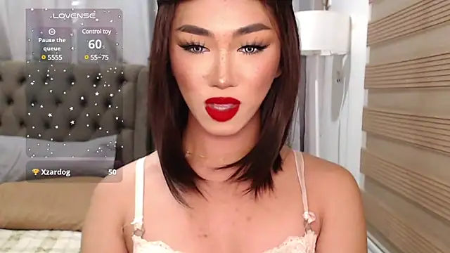 Snapshot of Local_Hoelyx chatting on January 14, 3:15 pm Local Hoelyx online show from January 14, 3:15 pm