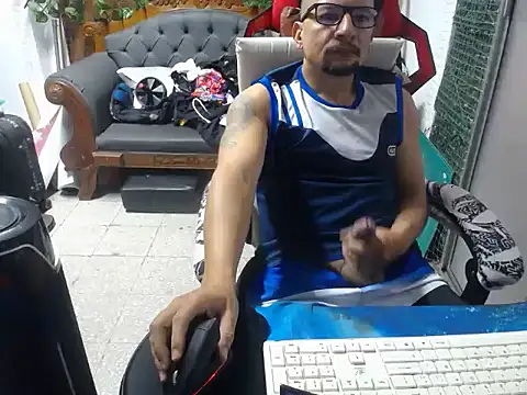 Snapshot of alexam_gal@xh chatting on December 12, 2:33 pm alexam galxh online show from December 12, 2:33 pm