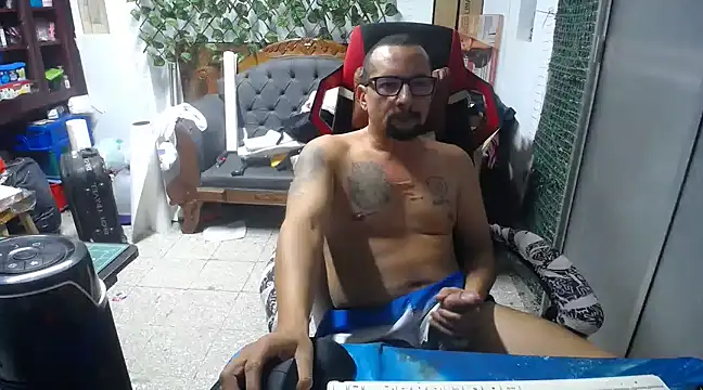 Snapshot of alexam_gal@xh chatting on December 23, 6:44 am alexam galxh online show from December 23, 6:44 am