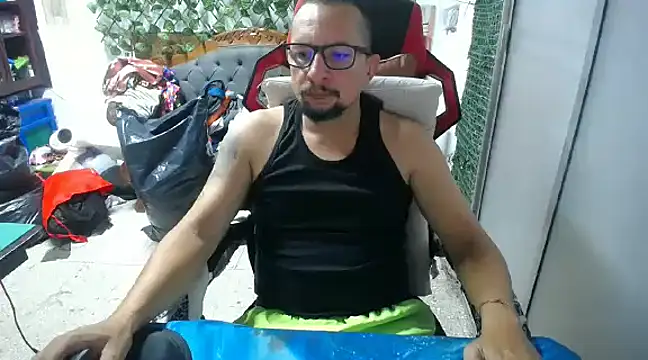 Snapshot of alexam_gal@xh chatting on February 1, 5:47 pm alexam galxh online show from February 1, 5:47 pm