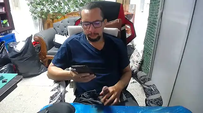 Snapshot of alexam_gal@xh chatting on February 10, 2:05 pm alexam galxh online show from February 10, 2:05 pm