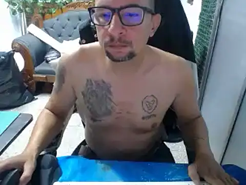 Snapshot of alexam_gal@xh chatting on March 1, 3:05 pm alexam galxh online show from March 1, 3:05 pm