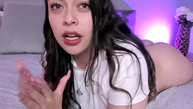 Nicolle W online show from March 10, 6:01 pm