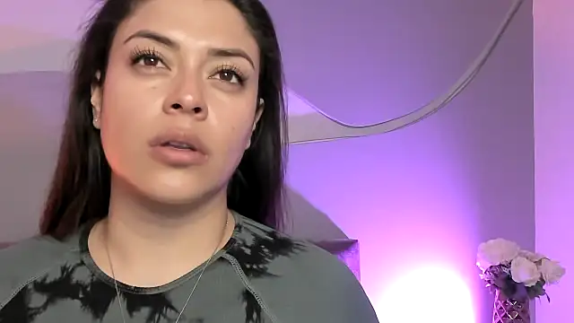 Nicolle W online show from March 11, 11:55 am