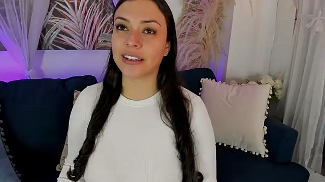 Snapshot of Nicolle_W chatting on May 6, 11:59 am Nicolle W online show from May 6, 11:59 am