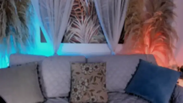 Snapshot of Nicolle_W chatting on May 13, 11:51 am Nicolle W online show from May 13, 11:51 am