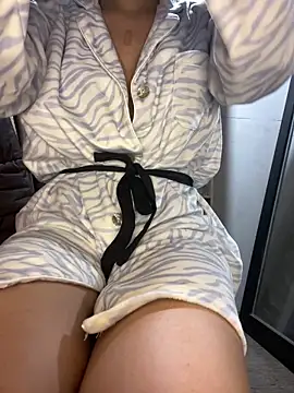 Snapshot of DulceMya6 chatting on January 31, 1:01 am DulceMya6 online show from January 31, 1:01 am