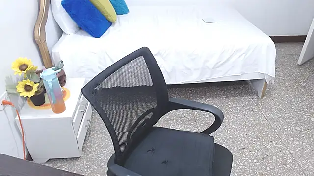 emiliaa hot online show from February 3, 8:35 pm