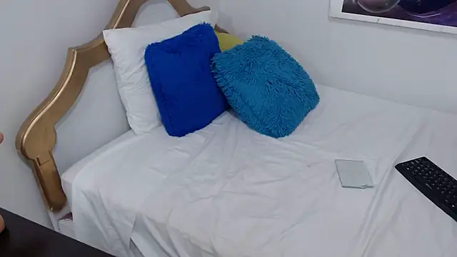 emiliaa hot online show from February 14, 10:04 pm