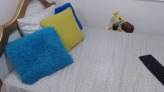 emiliaa hot online show from March 5, 10:21 pm