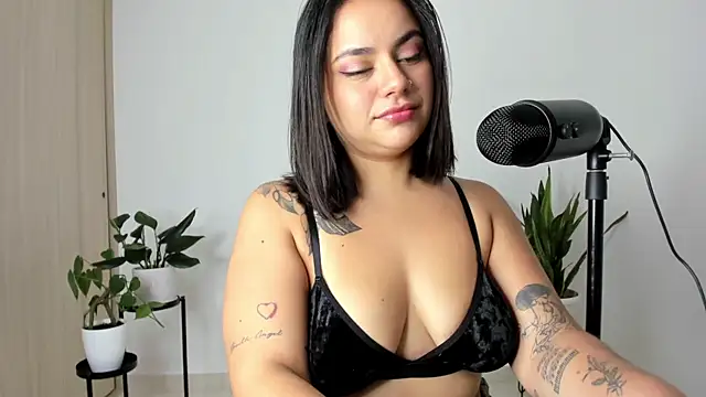 susy angel online show from November 29, 1:52 am