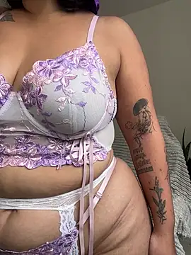 susy angel online show from July 30, 7:13 pm
