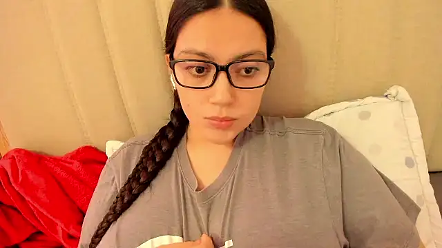 roniewester online show from May 17, 10:06 pm