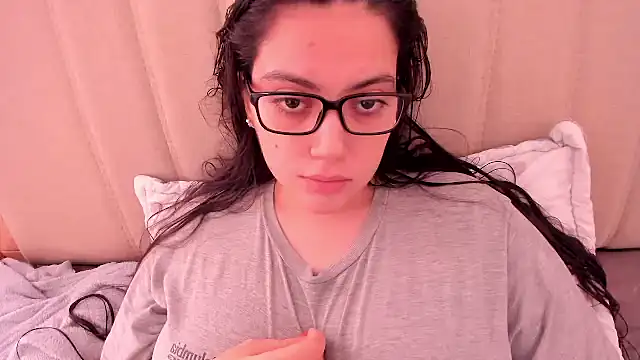 Snapshot of roniewester chatting on June 20, 4:21 pm roniewester online show from June 20, 4:21 pm