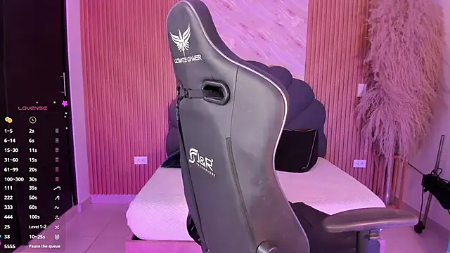 Snapshot of karol_green_ chatting on October 22, 7:24 pm karol green online show from October 22, 7:24 pm