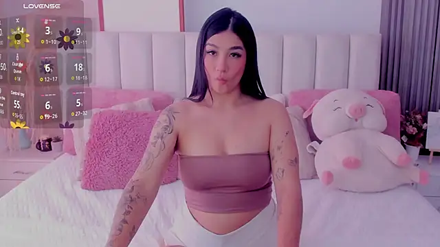 Snapshot of Skcarlet_beckett chatting on October 24, 1:18 pm Skcarlet beckett online show from October 24, 1:18 pm