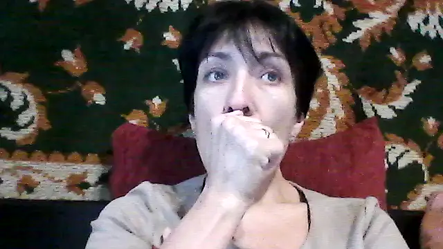 SunnyAmorre online show from October 7, 9:50 am