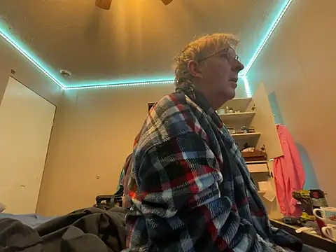 Snapshot of jck1m0t chatting on January 4, 5:27 am jck1m0t online show from January 4, 5:27 am