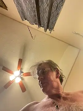 Snapshot of jck1m0t chatting on March 5, 6:44 am jck1m0t online show from March 5, 6:44 am