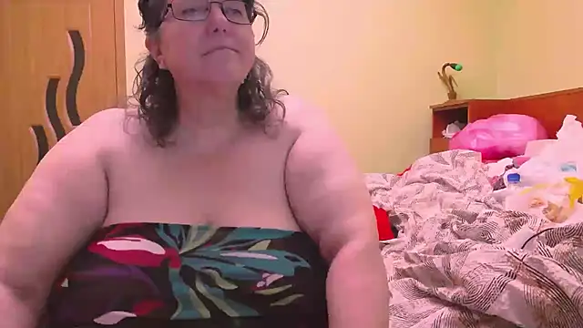 Snapshot of HugeTits chatting on November 25, 2:00 am HugeTits online show from November 25, 2:00 am