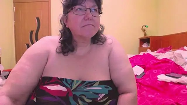 HugeTits online show from April 5, 11:35 pm