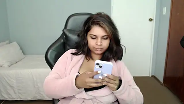 Snapshot of layla_amin chatting on July 2, 12:33 pm layla amin online show from July 2, 12:33 pm