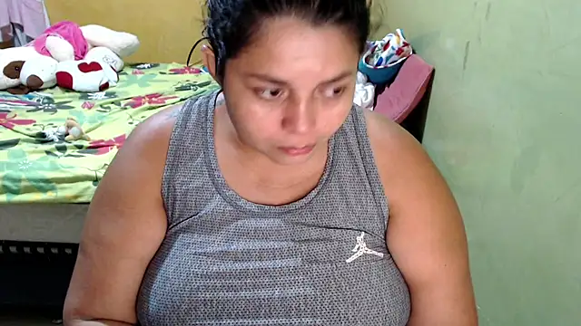 Snapshot of yulieth_bbw chatting on March 21, 1:02 am yulieth bbw online show from March 21, 1:02 am