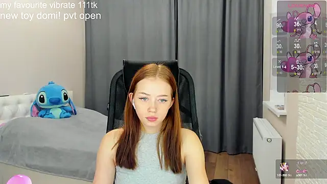 Snapshot of Hot_Mia_ chatting on December 4, 11:30 am Hot Mia online show from December 4, 11:30 am