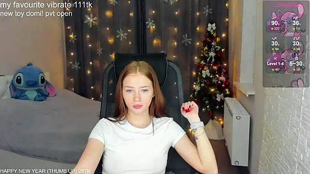 Snapshot of Hot_Mia_ chatting on December 12, 2:00 pm Hot Mia online show from December 12, 2:00 pm