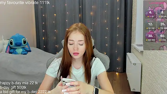 Snapshot of Hot_Mia_ chatting on January 21, 12:18 pm Hot Mia online show from January 21, 12:18 pm