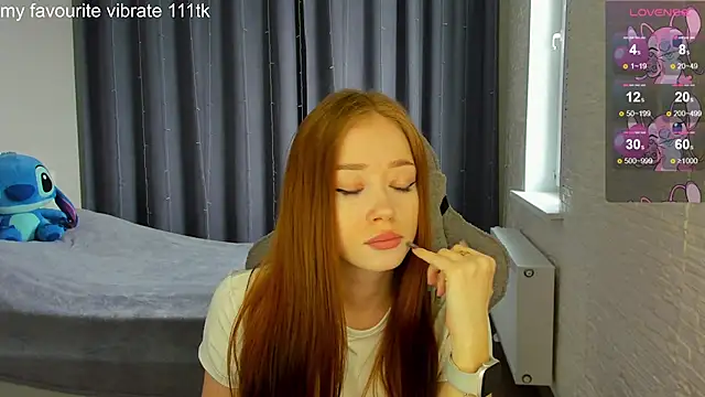 Snapshot of Hot_Mia_ chatting on March 5, 10:33 am Hot Mia online show from March 5, 10:33 am