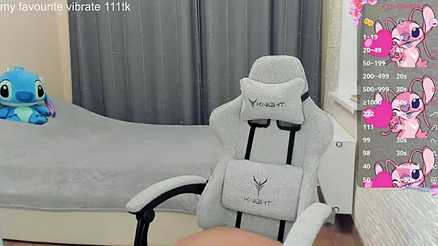 Snapshot of Hot_Mia_ chatting on March 13, 4:01 pm Hot Mia online show from March 13, 4:01 pm