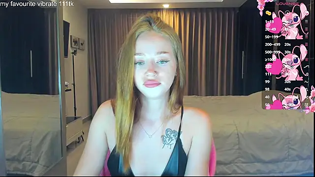 Snapshot of Hot_Mia_ chatting on October 4, 12:03 pm Hot Mia online show from October 4, 12:03 pm