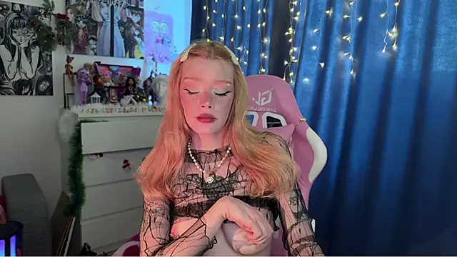 boobsybootie online show from December 18, 10:30 am