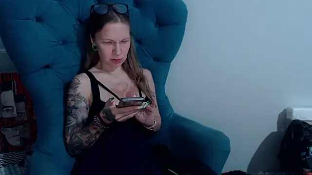 Snapshot of alexandra_zaryanova chatting on February 11, 3:18 pm alexandra zaryanova online show from February 11, 3:18 pm