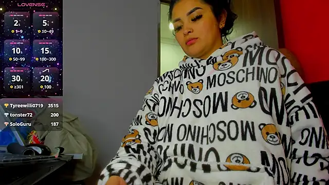 Snapshot of Pocahontas_d chatting on December 27, 12:18 am Pocahontas d online show from December 27, 12:18 am